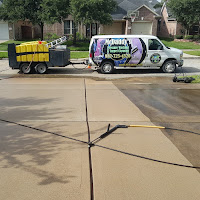 McDaddy's Pressure Washing & Carpet Cleaning logo